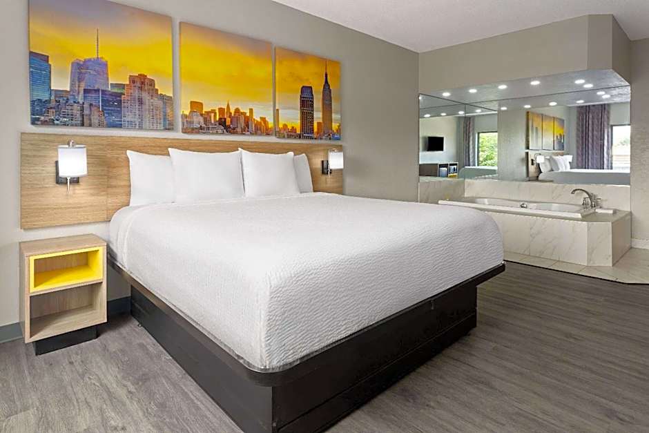 Days Inn & Suites by Wyndham Albany