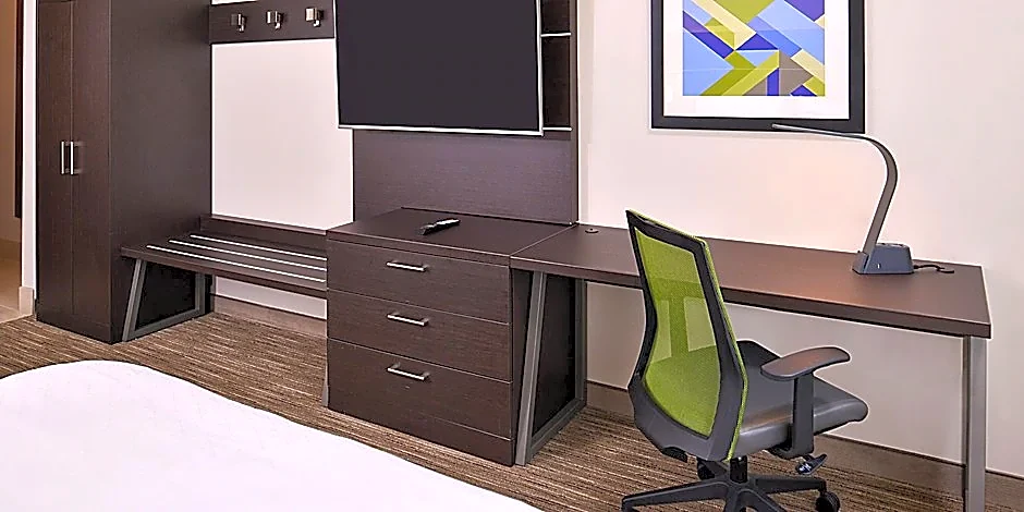 Holiday Inn Express and Suites - Mall of America - MSP Airport By IHG
