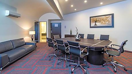 One-Bedroom King Suite