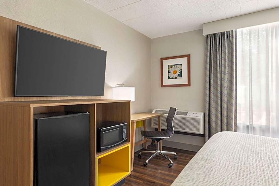Days Hotel by Wyndham Allentown Airport / Lehigh Valley