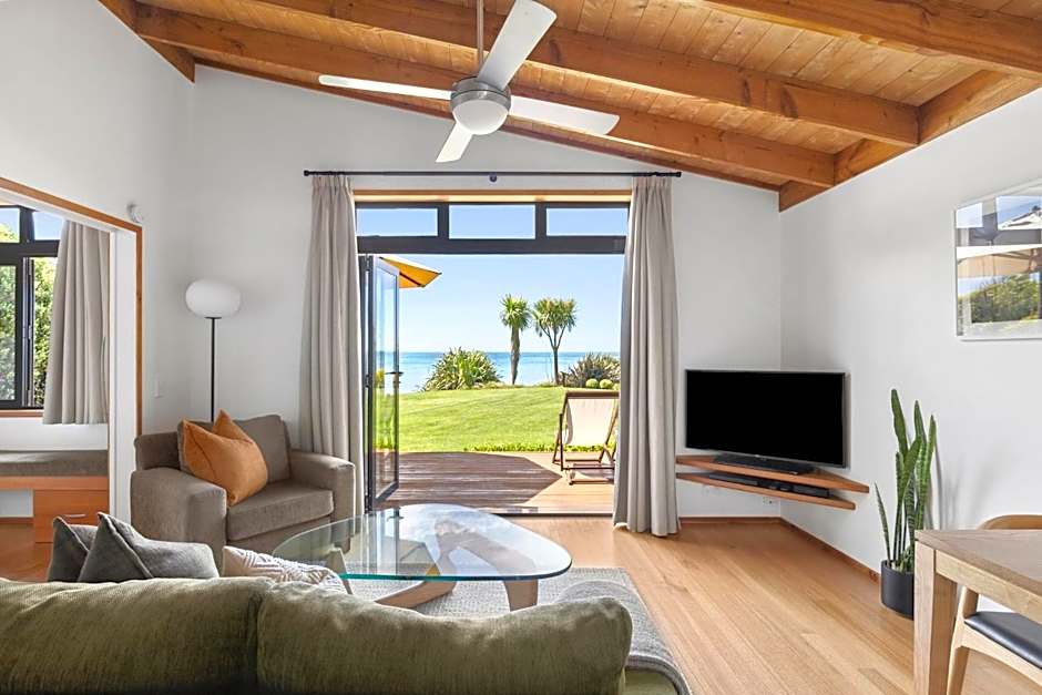 Adrift In Golden Bay- Absolute Beachfront Villas