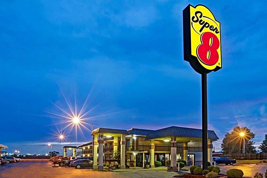 Super 8 by Wyndham Shawnee