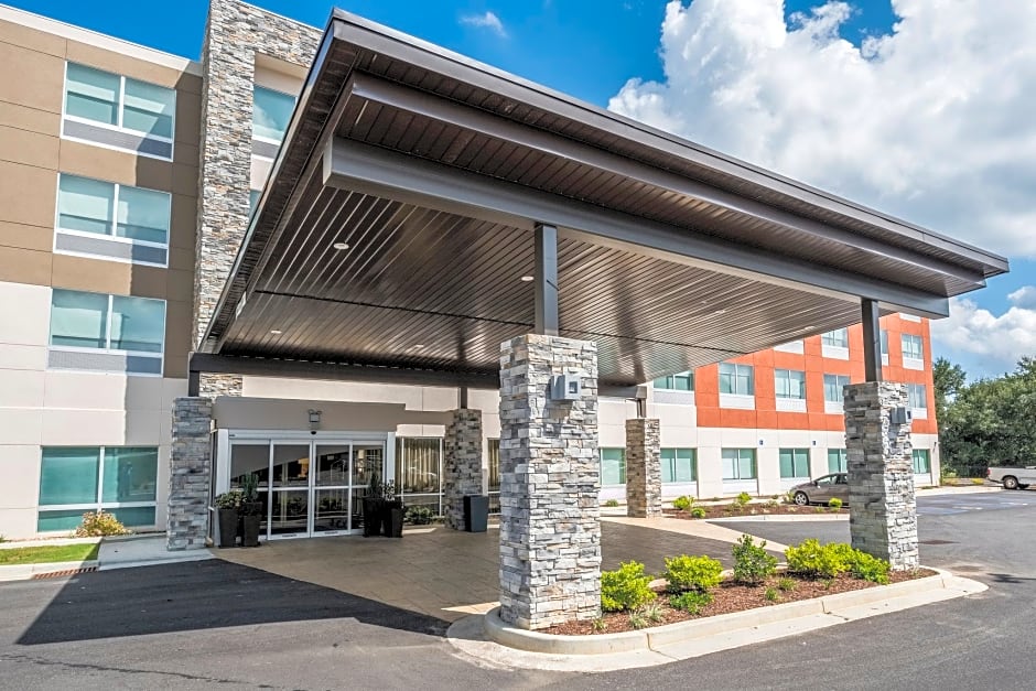 Holiday Inn Express & Suites - Commerce, an IHG Hotel