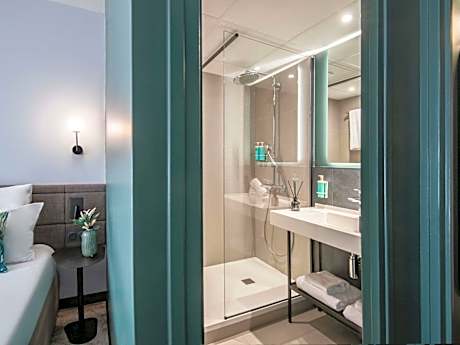 Superior room with 1 Queensize bed and 1 single sofa bed - Garden View