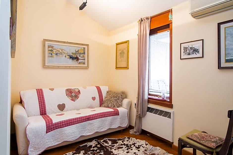 La Mansarda Delle Meraviglie – Trieste, FL