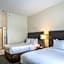 Clarion Inn & Suites Central Clearwater Beach