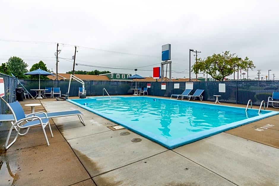 Days Inn by Wyndham New Philadelphia