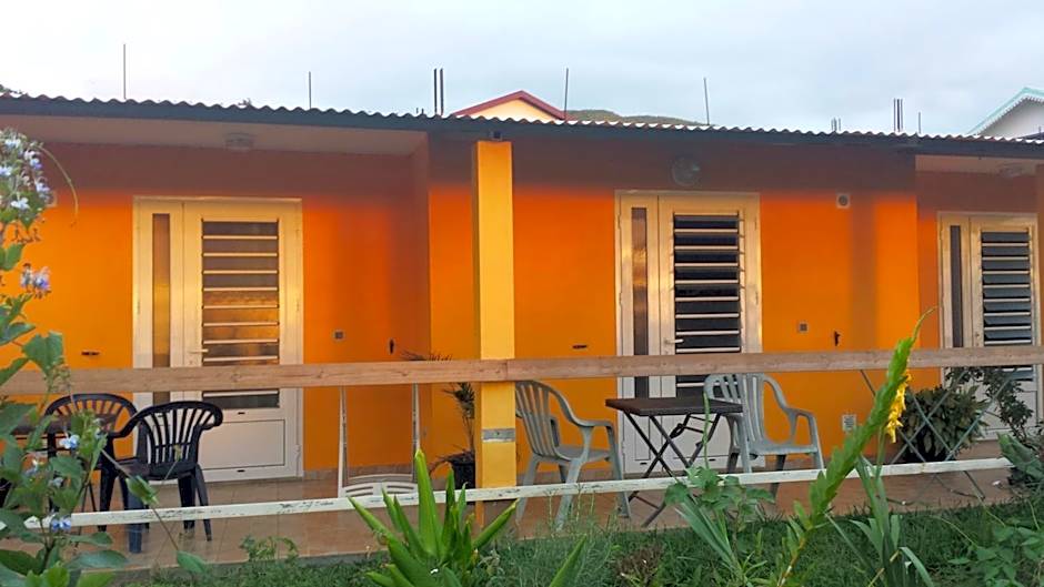 GITE-Hotel LA CAZ DES ORANGERS