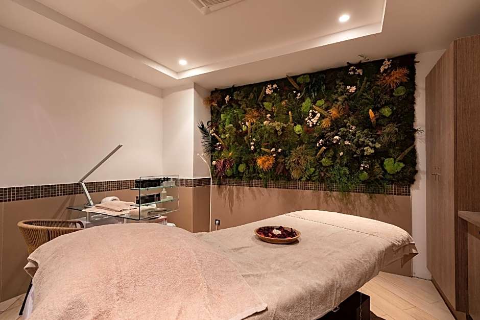 Zenitude Hotel la Valadiere, an Ascend Collection Hotel