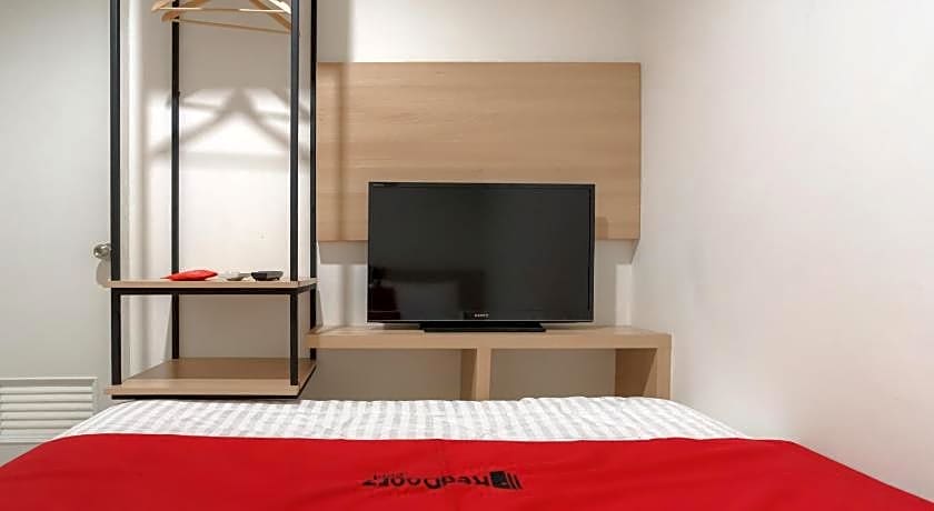 RedDoorz near Seasons City Mall 3
