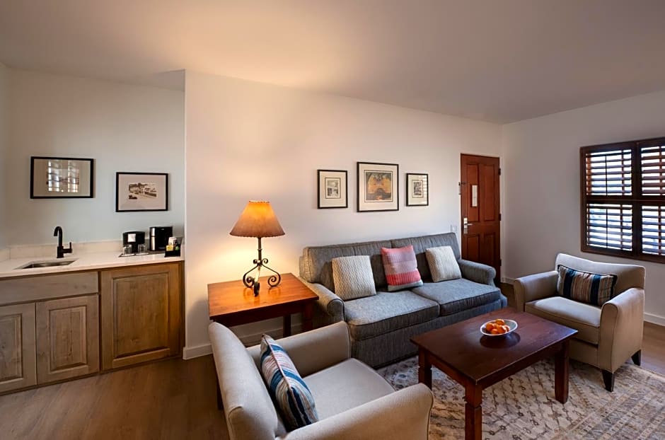 Piñon Court by La Fonda