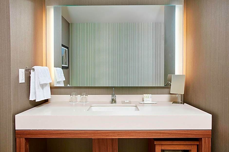 Courtyard by Marriott Erie Bayfront
