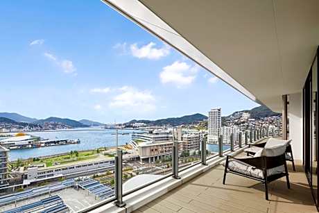Imperial Suite, M Club lounge access, 1 Bedroom Presidential Suite, 1 King, Harbor view, Balcony