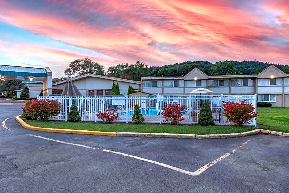 Quality Inn & Suites Vestal Binghamton Near University