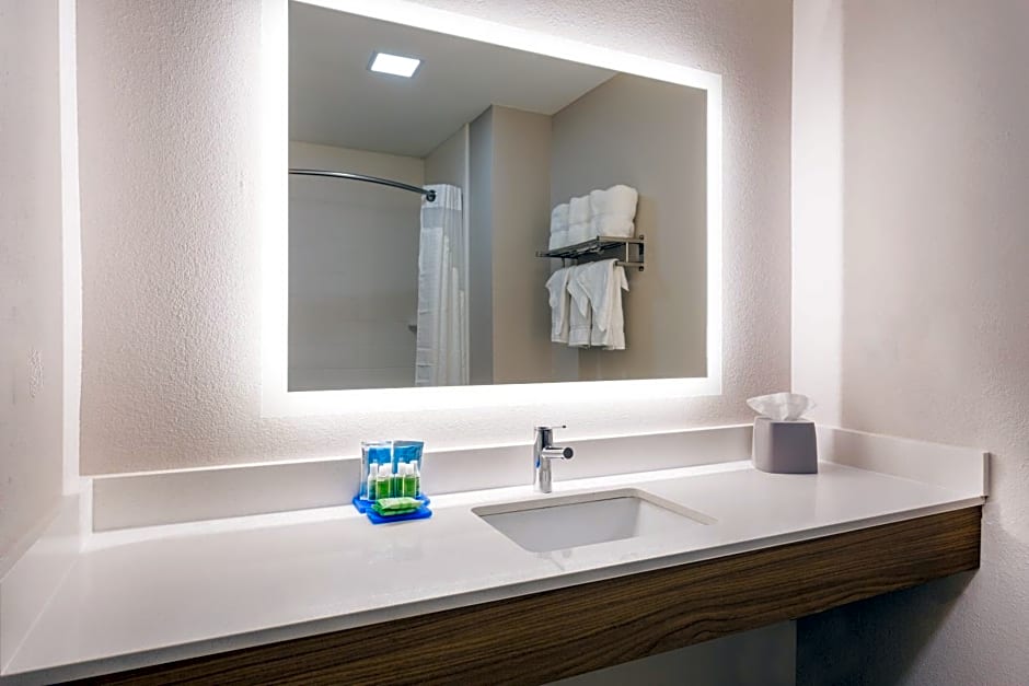 Holiday Inn Express - Plymouth, an IHG Hotel