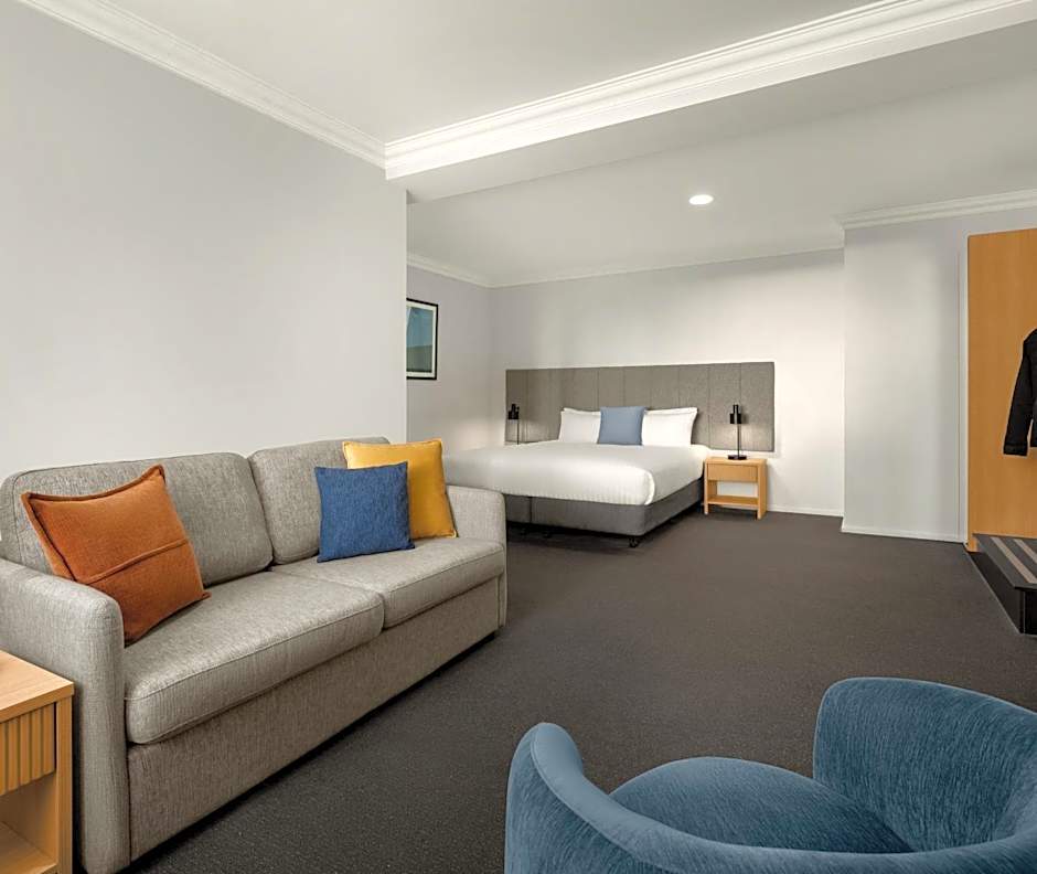 Oaks Perth Hotel