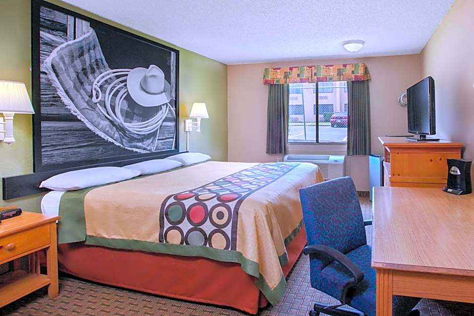 Photo 1 of 8 of 1 King Bed