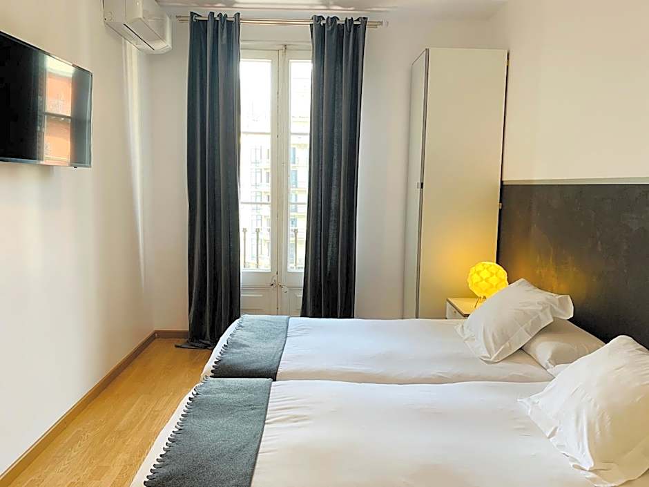 Super Balmes Guest House