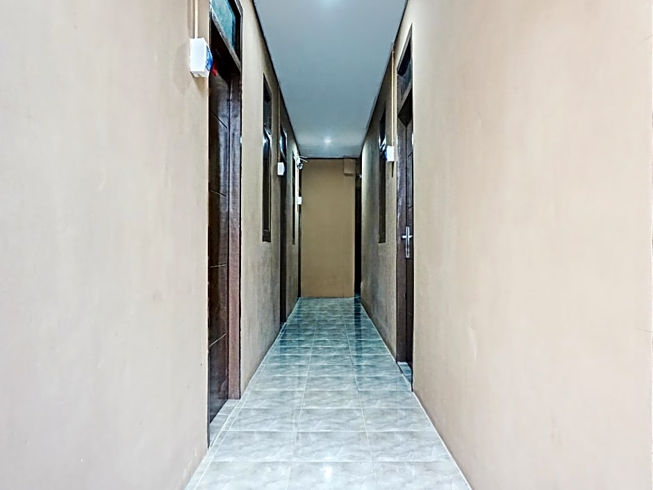 OYO 90469 Benhil Karet Tengsin