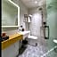 Moli Hotel (Guangzhou Yongqingfang Zhongshan 8th Road Subway Station)