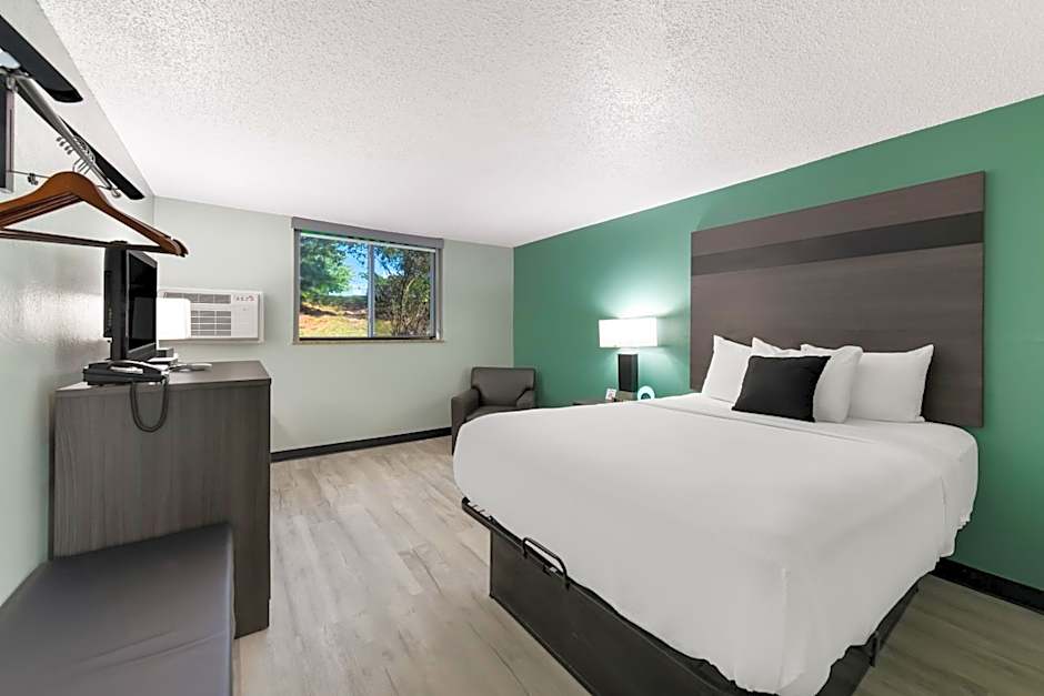 Baymont by Wyndham Liberty MO