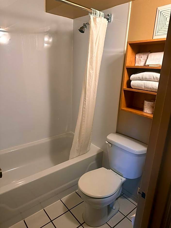 Travelodge by Wyndham Drummondville