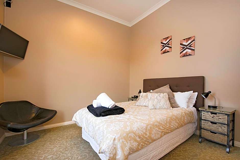 The Prince Albert Backpackers & Bar