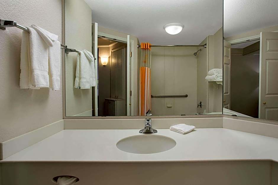 La Quinta Inn & Suites by Wyndham Denver Southwest Lakewood