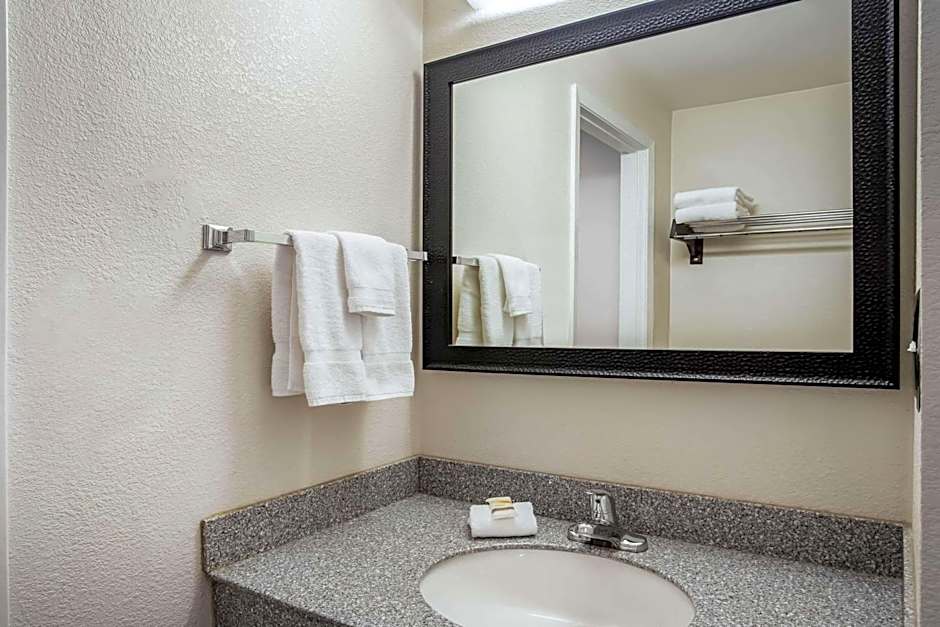 La Quinta Inn & Suites by Wyndham Oshkosh