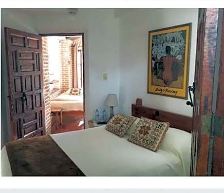 Basic Triple Room with Shared Bathroom