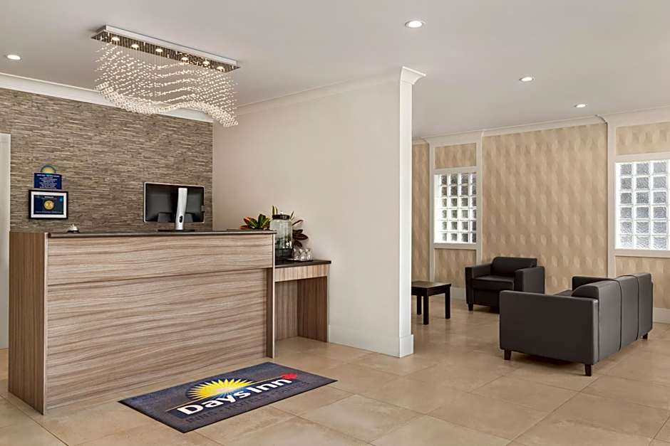 Days Inn by Wyndham 100 Mile House