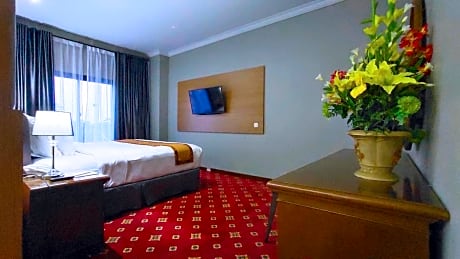 Victoria Suite with City View