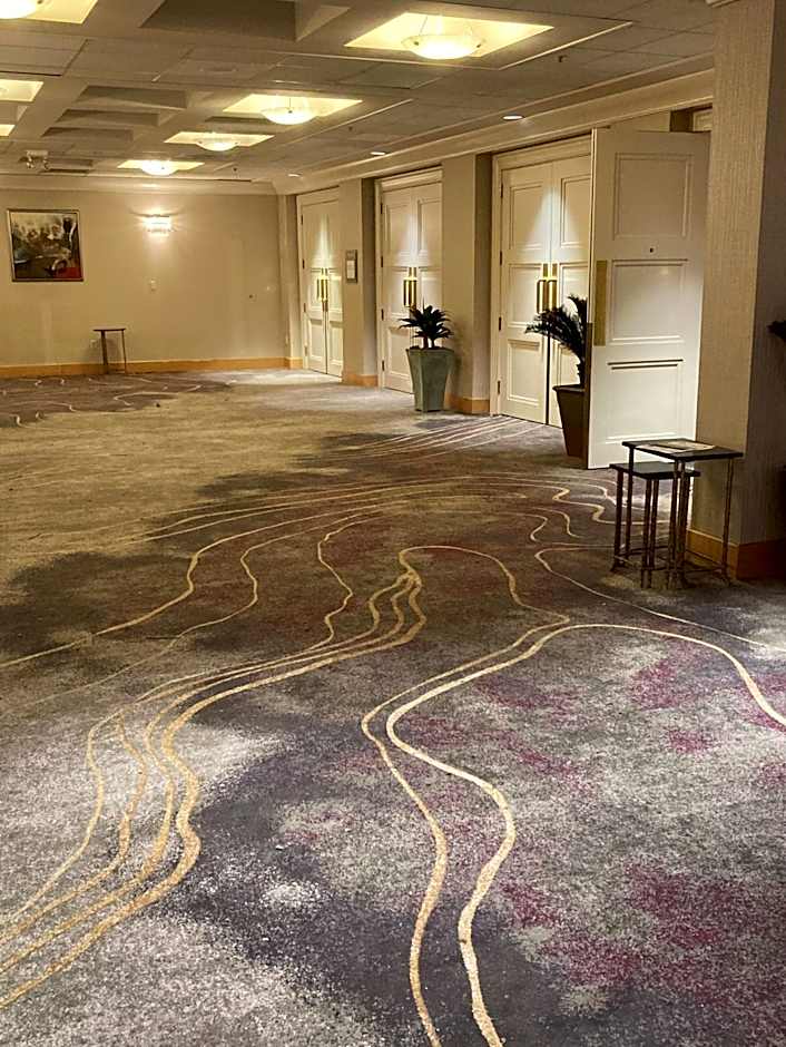 DoubleTree by Hilton Akron Fairlawn