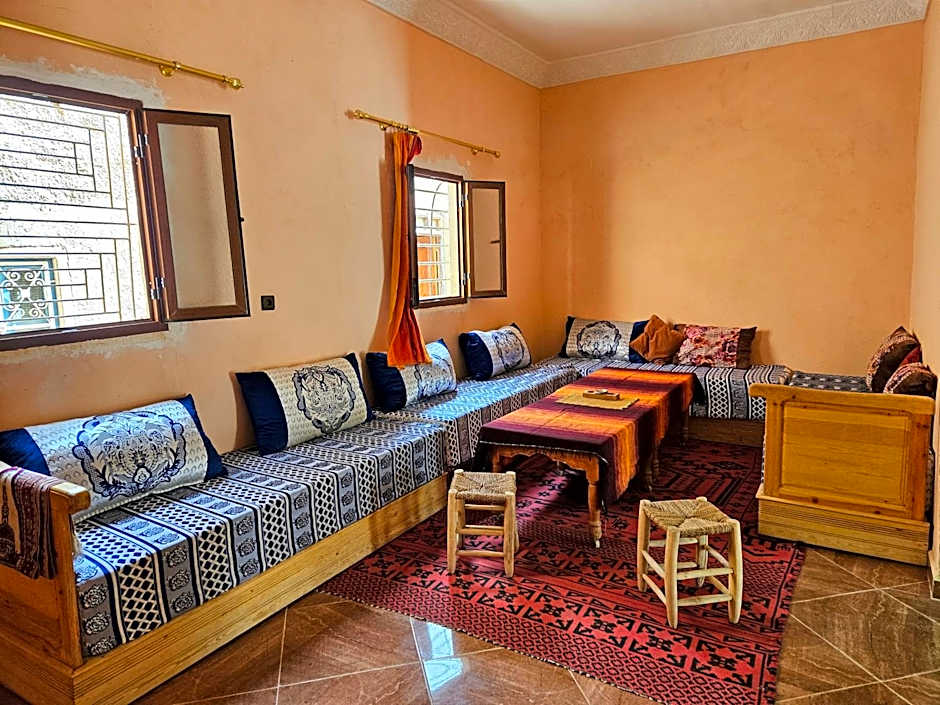 Merzouga Quiet apart &camels trecking