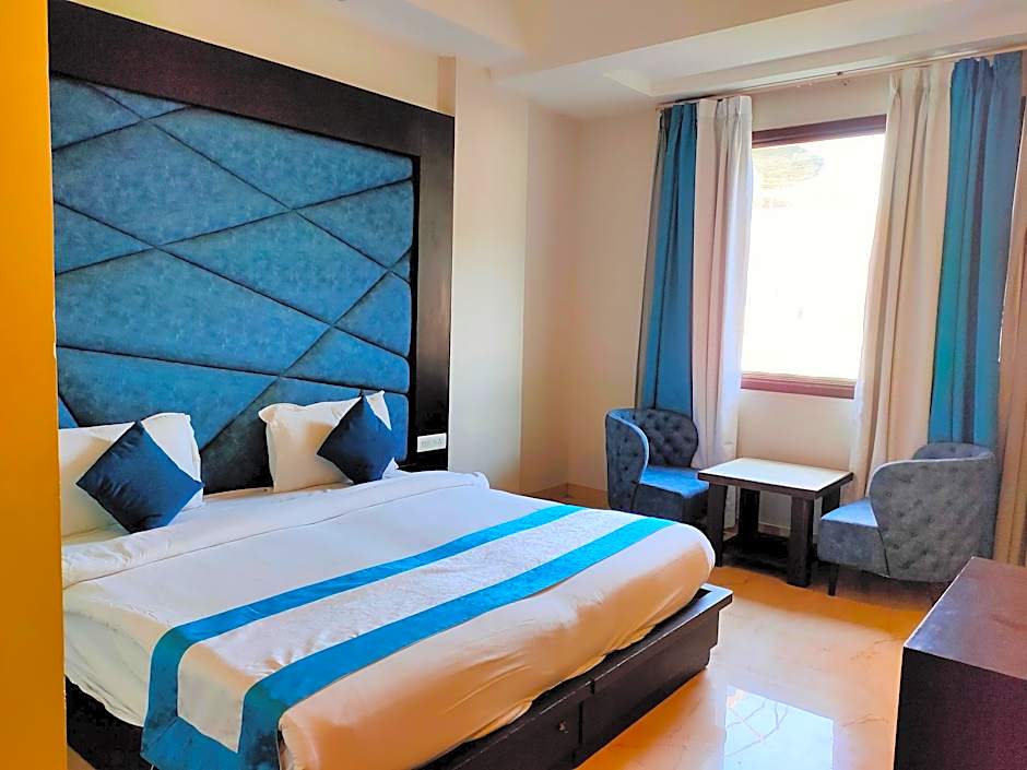 Hotel Crimson Palace