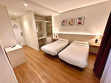 Twin Room with Private Bathroom