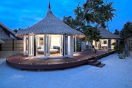 Grand Beachfront Pool Villa- Free transfer 