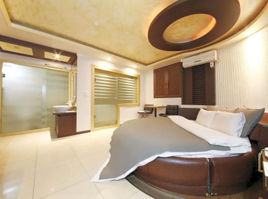Mate Hotel
