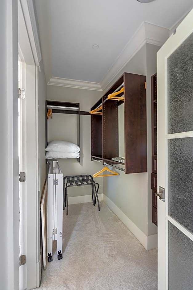 Luxurious Multi-Family Home in Vancouver West, 10 Mins Downtown