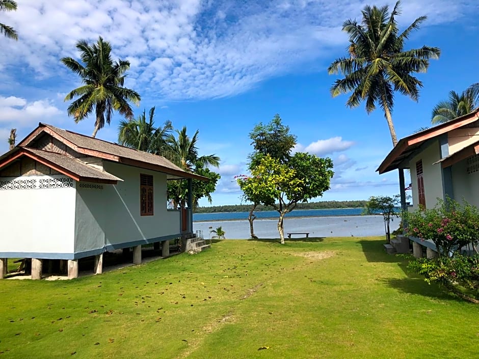 New Raya - Nias Beach Bungalows
