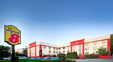 Super 8 by Wyndham Mahwah