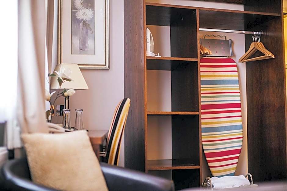 The Duke of Edinburgh Hotel & Bar