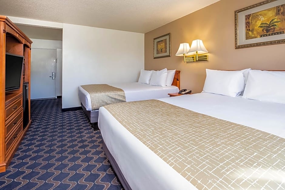 Travelodge by Wyndham Red Bluff South of Redding
