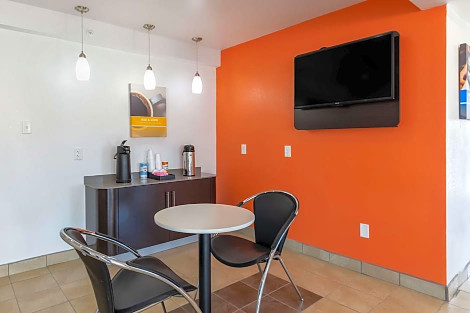 Motel 6-Bryan, TX - University Area