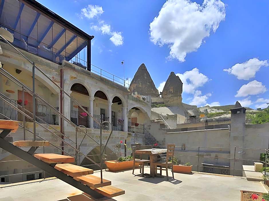 Aren Cave Hotel and Art Gallery