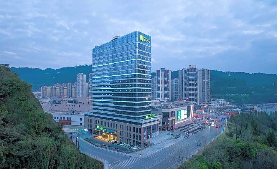 Holiday Inn Express Bazhong Center By IHG