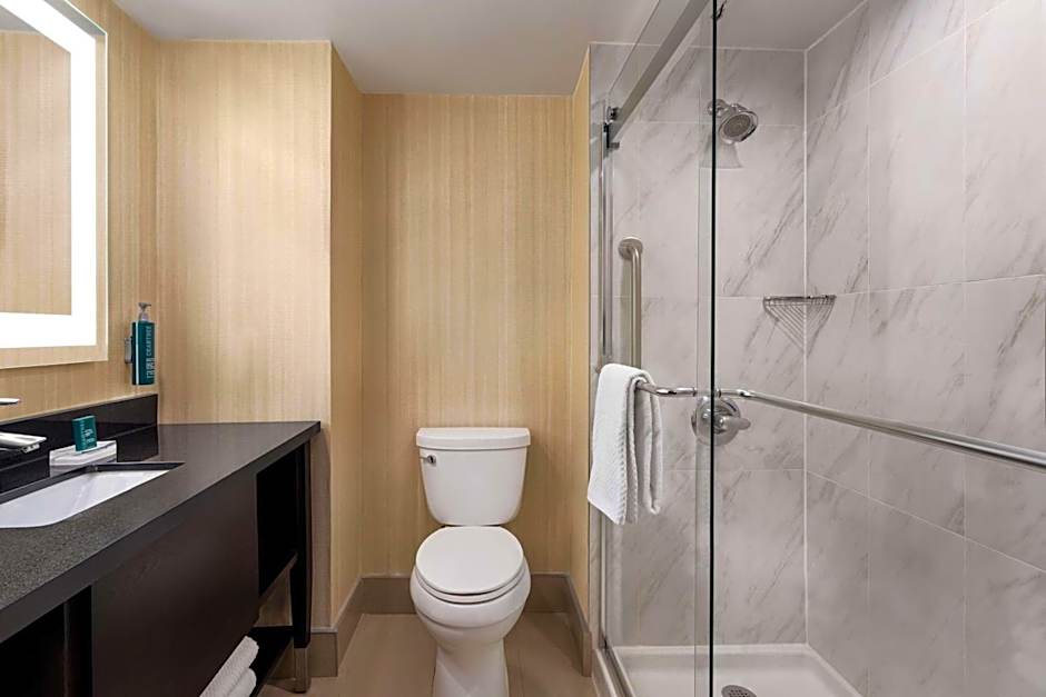 DoubleTree By Hilton Pointe Claire Montreal Airport West