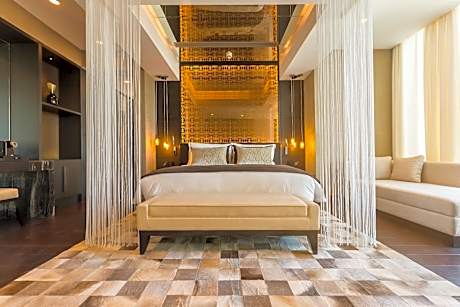 Crown Suite Boulevard View