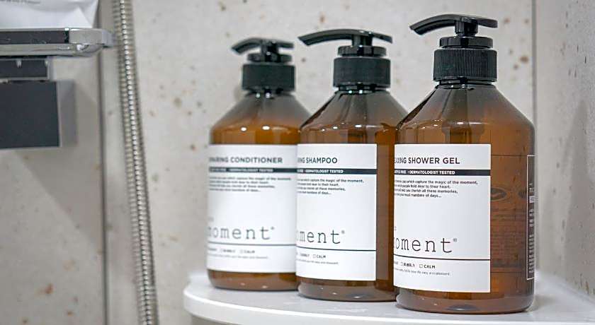 Croissant Hotel Guri by AanK