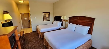 2 Queen Beds Non-Smoking Microwave And Refrigerator Full Breakfast